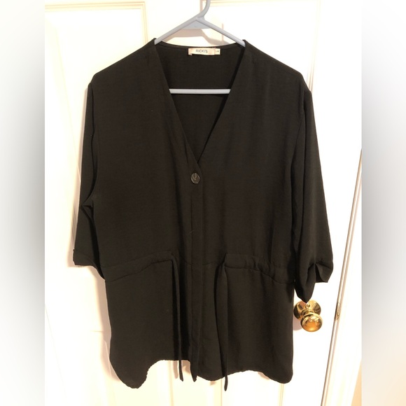 Black V-Neck Tie Waist Tunic Blouse - Picture 6 of 11